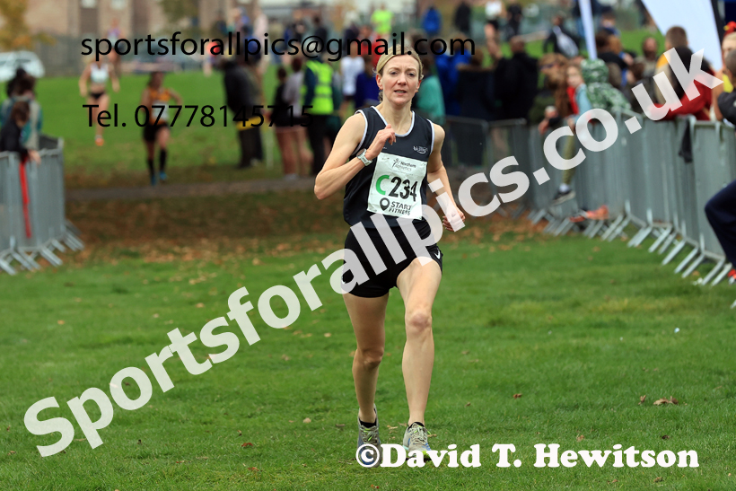 Senior Womens relay, 2025 Northern Cross Country Relays, Graves Park, Sheffield. Photo: David T. Hewitson/Sports for All Pics